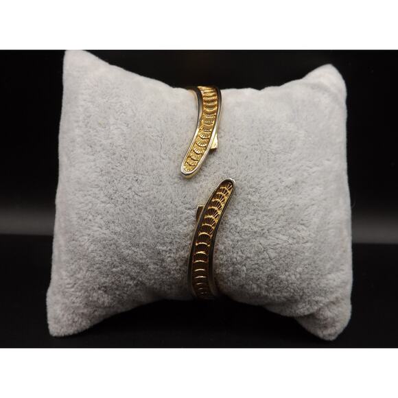 Vintage Monet Shell Design Hinged Bracelet, Gold Plated Bangle, 1960s - Picture 10 of 10